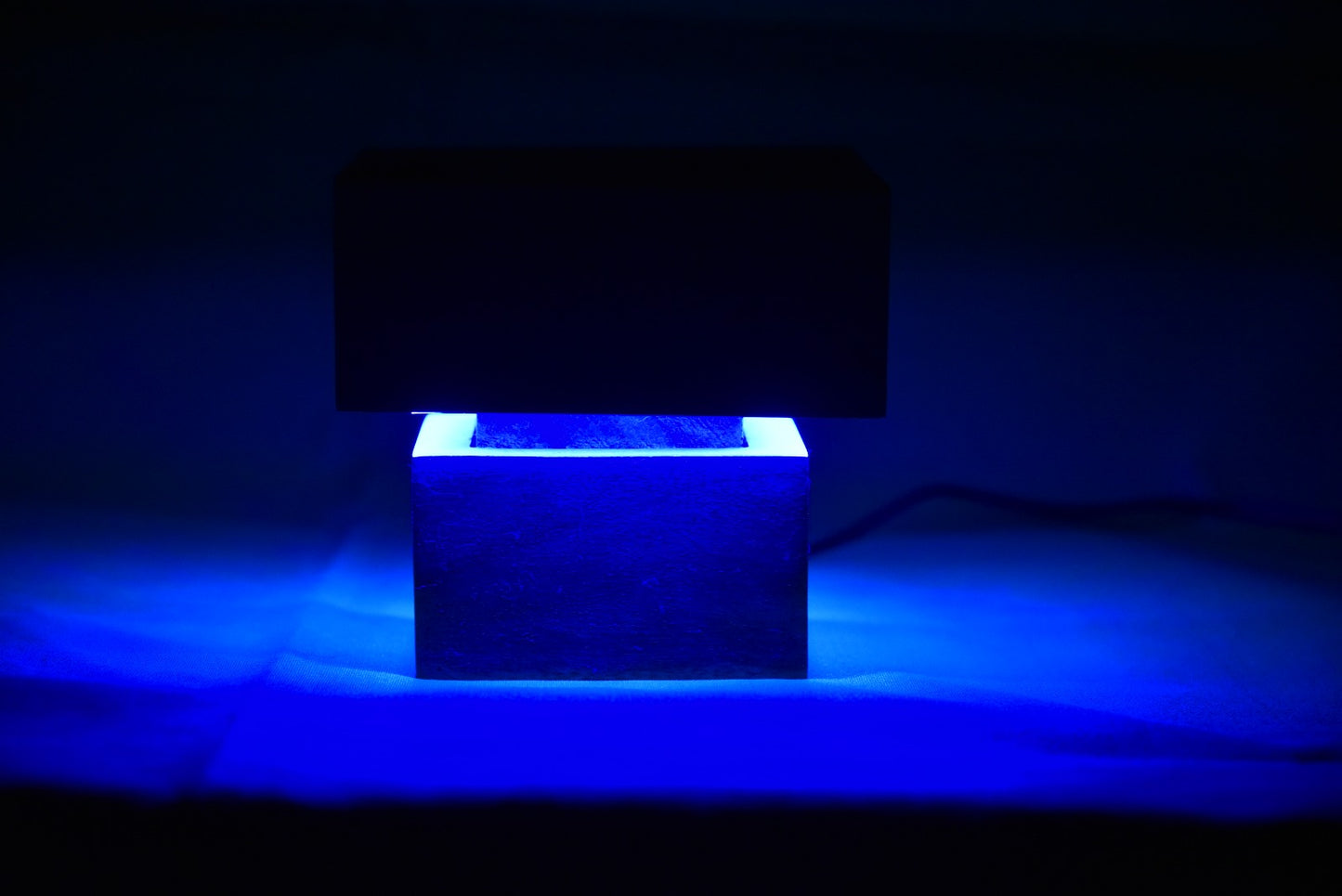 ✨ Modern Magnetic Floating LED Lamp – Futuristic Desk & Home Décor