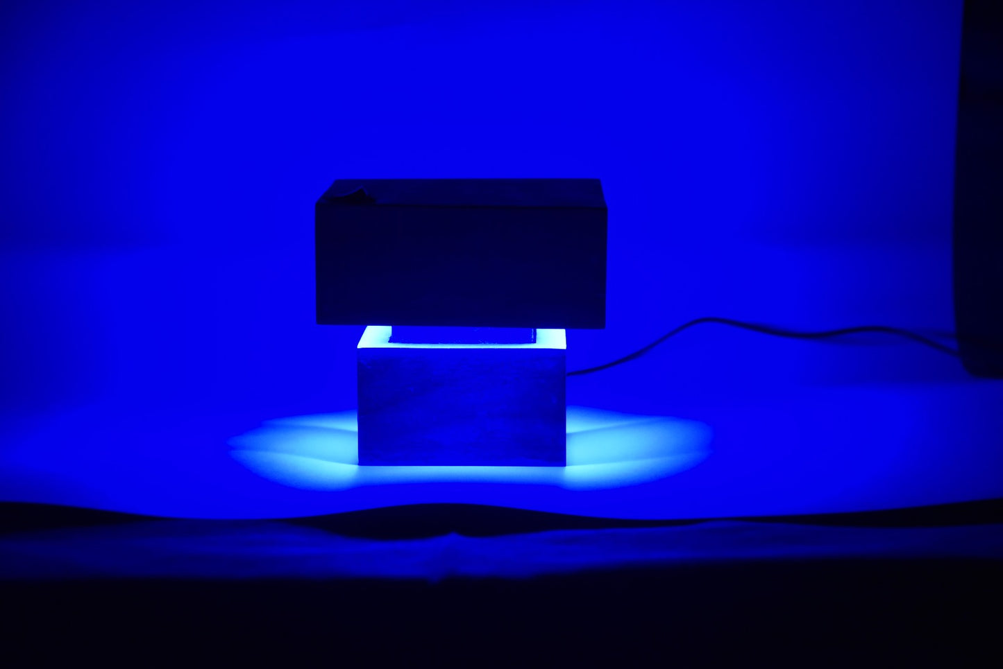 ✨ Modern Magnetic Floating LED Lamp – Futuristic Desk & Home Décor