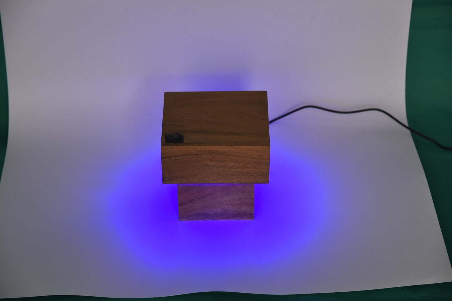 ✨ Modern Magnetic Floating LED Lamp – Futuristic Desk & Home Décor